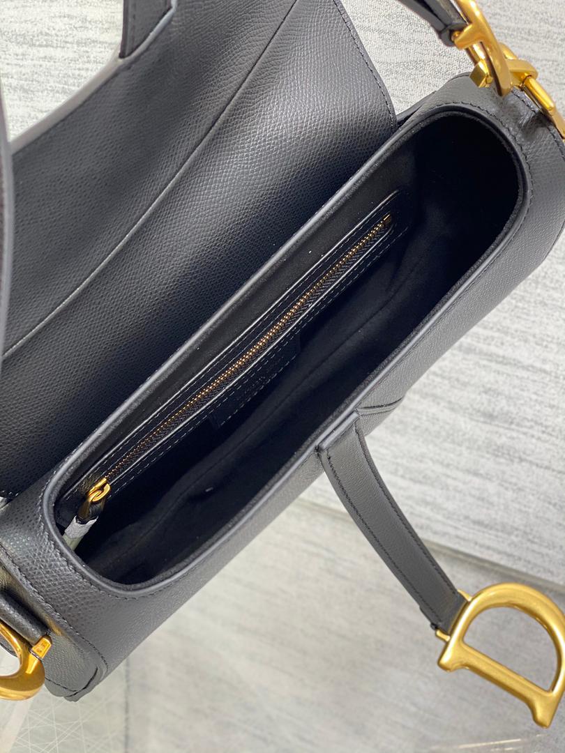 Elegant Curved Saddle Shoulder Bag